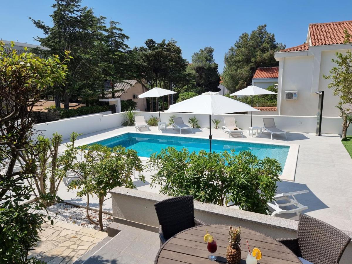 Villa Flamingo Deluxe Novalja Buitenkant foto