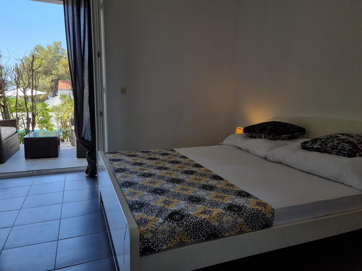 Villa Flamingo Deluxe Novalja Buitenkant foto
