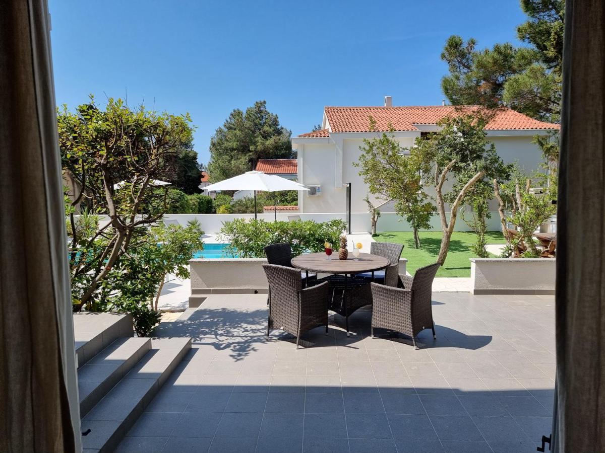 Villa Flamingo Deluxe Novalja Buitenkant foto