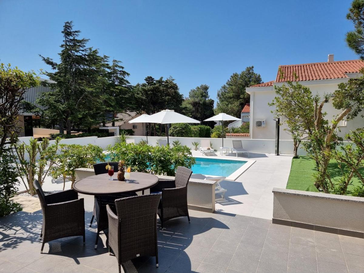 Villa Flamingo Deluxe Novalja Buitenkant foto