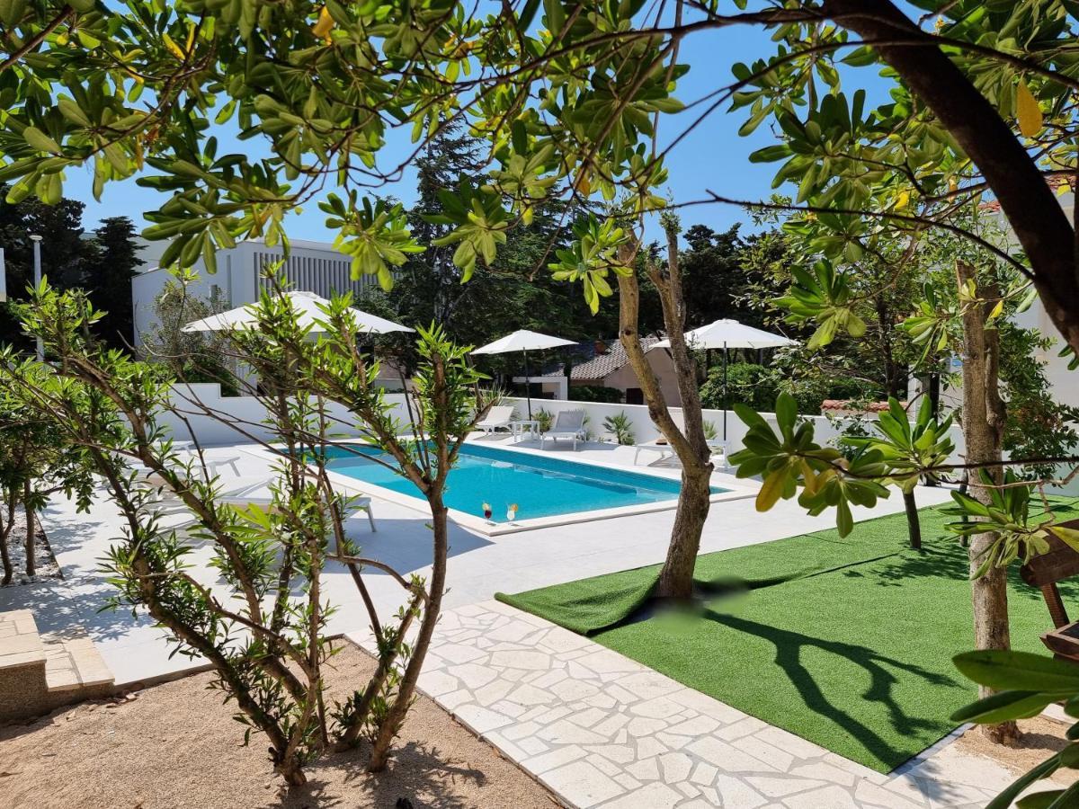 Villa Flamingo Deluxe Novalja Buitenkant foto